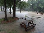 Campingplatz nach Gewitterguss